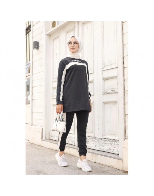 Ensemble survêtement pour femme imprimé "NASA" (Hijab sport pas cher - Grande taille disponible) - Couleur Gris foncé chiné Ensemble survêtement pour femme imprimé "NASA" (Hijab sport pas cher - Grande taille disponible) - Couleur Gris foncé chiné