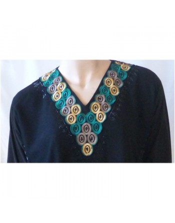Abaya noire avec broderies (motifs vert, jaune et taupe) et son écharpe assortie 