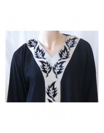 Abaya noire motifs blancs avec foulard assorti 
