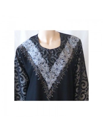 Abaya noire broderies argentées avec foulard assorti (fabriqué aux Emirats / Dubaï) 