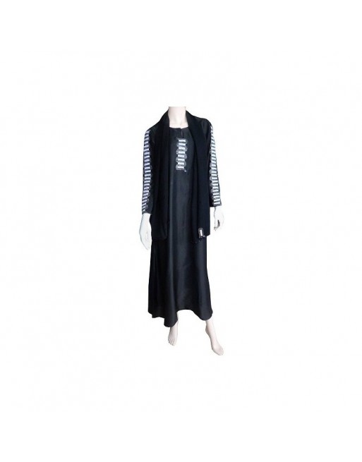 Abaya noire "Dubai" tissu satiné avec foulard assorti décoré de strass argentés Abaya noire "Dubai" tissu satiné avec foulard assorti décoré de strass argentés