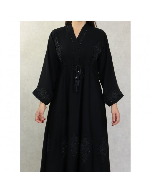 Robe Abaya Dubaï noire ample de qualité avec ceinture interne strass et broderies Robe Abaya Dubaï noire ample de qualité avec ceinture interne strass et broderies
