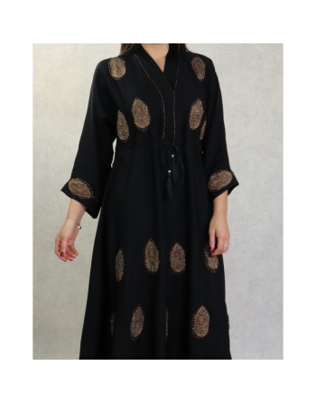 Robe Abaya Dubaï noire de qualité avec broderie, strass dorés et ceinture interne 