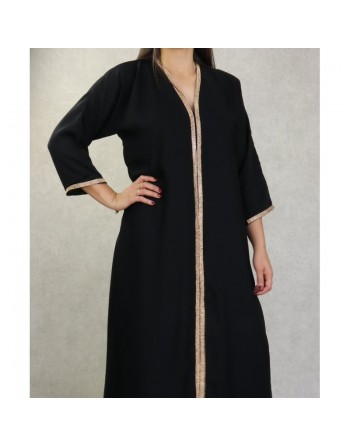 Robe Abaya Dubaï de qualité avec motifs strass dorés sur le devant et les manches - Couleur noir 