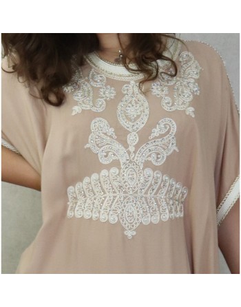 Robe orientale style arabe à manches courtes brodée avec perles et strass - couleur beige 
