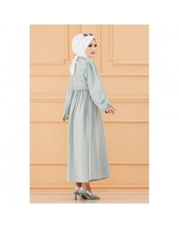 Robe ample et évasée avec broderie discrète Vêtement style habillé pour femme voilée) - Couleur menthe 