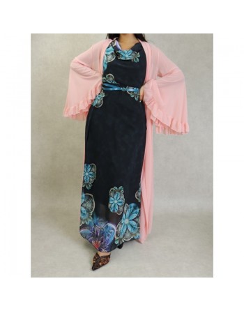Robe longue sans manches en mousseline de couleur blanc Gris à motifs fleuris bleus et ceinture assortie 