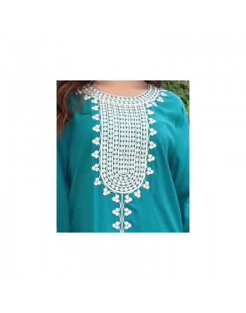 Robe longue pour femme avec broderies sur le devant et les manches - Couleur vert émeraude 