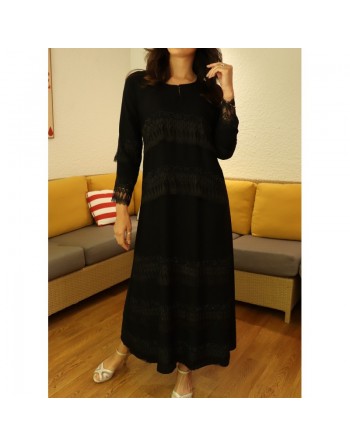 Abaya noire "Dubai" décorée de strass noires avec foulard assorti 