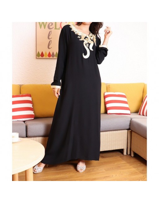 Robe longue orientale pour femme avec brodée et décorée de strass - Couleur noir Robe longue orientale pour femme avec brodée et décorée de strass - Couleur noir