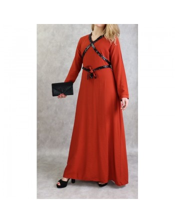 Robe longue croisée à strass de couleur brique 