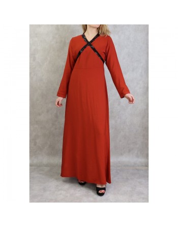 Robe longue croisée à strass de couleur brique 
