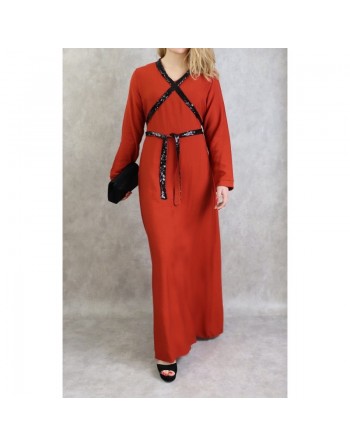 Robe longue croisée à strass de couleur brique 