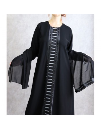 Abaya Dubaï noire moderne décorée avec châle assorti 