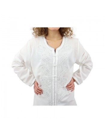Robe marocaine de couleur blanche avec broderies et strass 