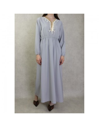 Robe longue féminine avec décoration écailles dorées et pompons - Couleur Gris 