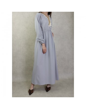 Robe longue féminine avec décoration écailles dorées et pompons - Couleur Gris 