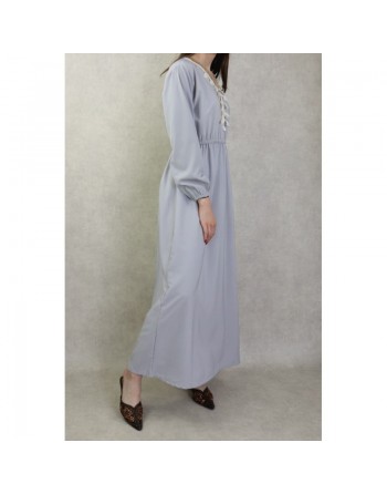Robe longue féminine avec décoration écailles dorées et pompons - Couleur Gris 