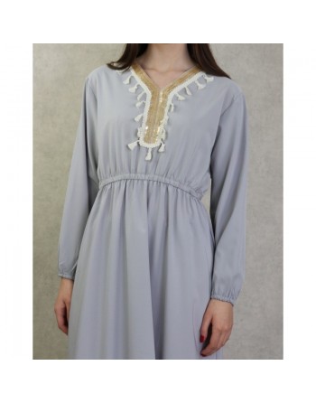 Robe longue féminine avec décoration écailles dorées et pompons - Couleur Gris 