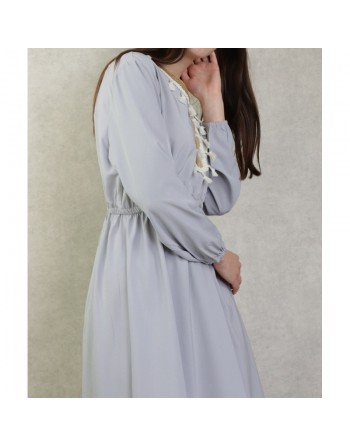 Robe longue féminine avec décoration écailles dorées et pompons - Couleur Gris 