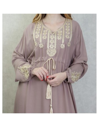 Robe longue élégante avec broderies et pompons pour femme - Couleur Beige 