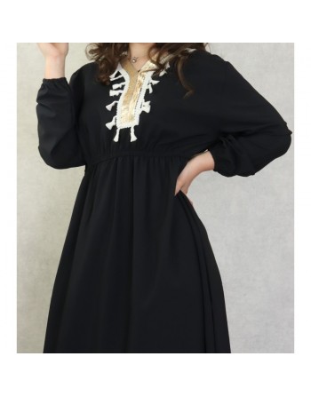 Robe longue féminine avec décoration écailles dorées et pompons - Couleur Noir 