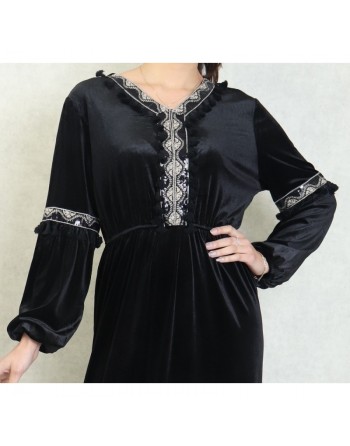 Robe maxi-longue en velours avec broderies et pompons (Saison Automne Hiver) - Couleur Noir 