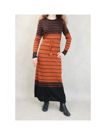 Robe en maille à rayures pour femme avec pompons (Collection Automne-Hiver) - Couleur Rouille 