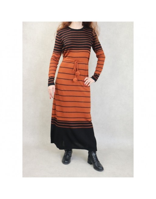 Robe en maille à rayures pour femme avec pompons (Collection Automne-Hiver) - Couleur Rouille Robe en maille à rayures pour femme avec pompons (Collection Automne-Hiver) - Couleur Rouille