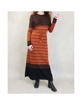 Robe en maille à rayures pour femme avec pompons (Collection Automne-Hiver) - Couleur Rouille 