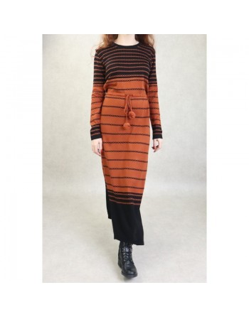Robe en maille à rayures pour femme avec pompons (Collection Automne-Hiver) - Couleur Rouille 