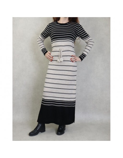 Robe en maille à rayures pour femme avec pompon (Vetement Automne-Hiver) - Couleur Noir et Crème Robe en maille à rayures pour femme avec pompon (Vetement Automne-Hiver) - Couleur Noir et Crème