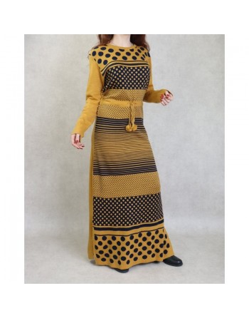 Robe tendance maxi-longue en maille à motifs bicolore pour femme (Vetement Automne-Hiver) - Couleur jaune moutarde / Bleu marine