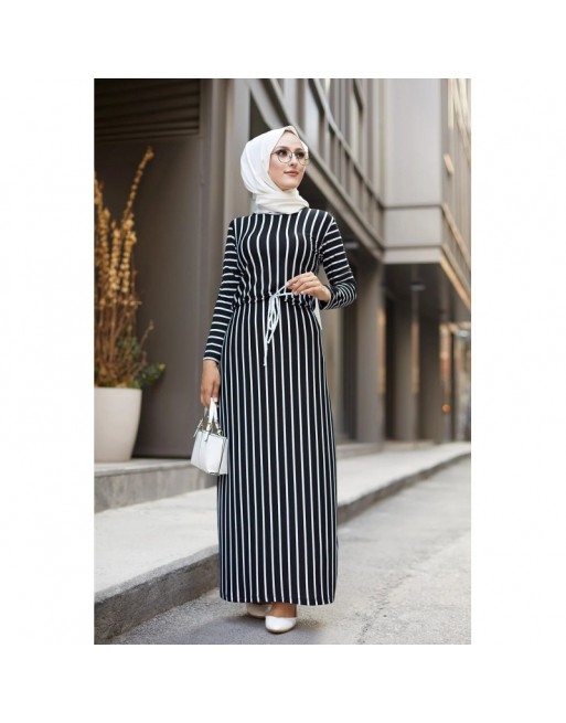 Robe maxi-longue à rayures ceinture intégrée (Vetement femme voilée) - Couleur noire Robe maxi-longue à rayures ceinture intégrée (Vetement femme voilée) - Couleur noire