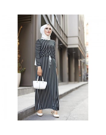 Robe maxi-longue à rayures ceinture intégrée (Vetement femme voilée) - Couleur noire 