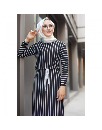 Robe maxi-longue à rayures ceinture intégrée (Vetement femme voilée) - Couleur noire 