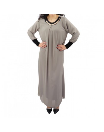 Robe longue fluide avec un joli collier - Couleur Taupe 