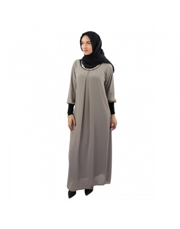 Robe longue fluide avec un joli collier (Plusieurs couleurs disponibles) 