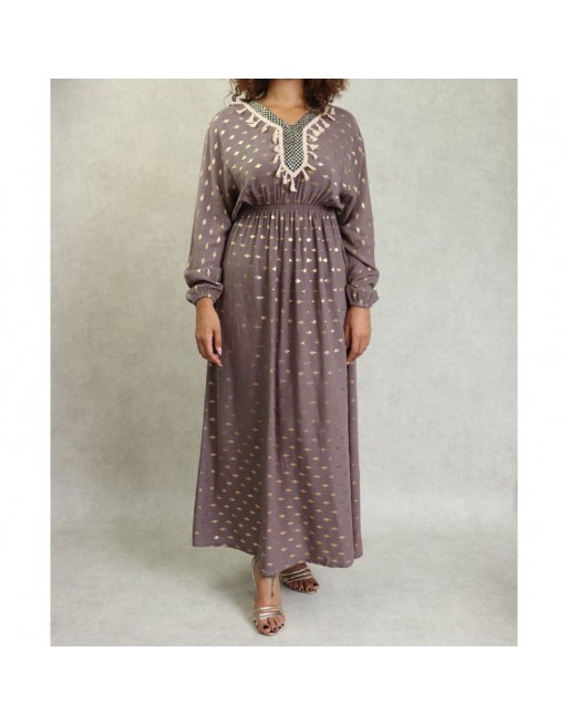 Robe fluide avec motifs dorés broderies et pompons pour femme - Couleur Taupe Robe fluide avec motifs dorés broderies et pompons pour femme - Couleur Taupe