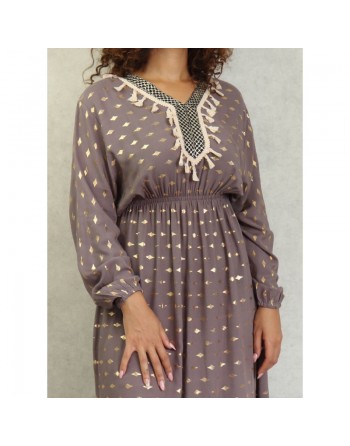 Robe fluide avec motifs dorés broderies et pompons pour femme - Couleur Taupe 
