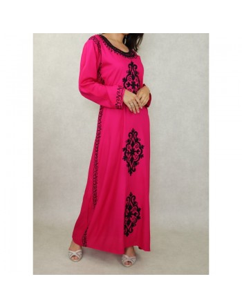 Robe maxi-longue avec de nombreuses broderies à motif fleurs style oriental pour femme - Couleur Rose fuchsia 