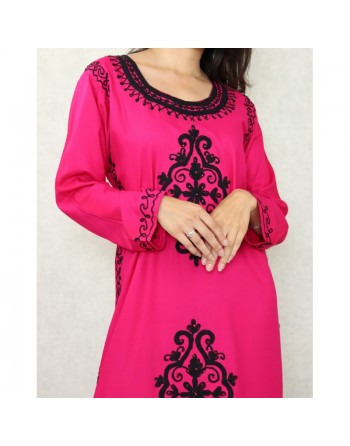 Robe maxi-longue avec de nombreuses broderies à motif fleurs style oriental pour femme - Couleur Rose fuchsia 