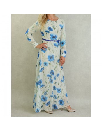 Robe longue fluide en mousseline de couleur blanc cassé avec motifs fleuris bleus et ceinture assortie 