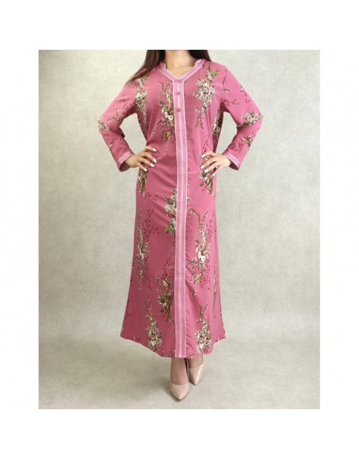 Robe fluide style djellaba marocaine à fleurs avec capuche sur un fond Vieux rose pour femme Robe fluide style djellaba marocaine à fleurs avec capuche sur un fond Vieux rose pour femme