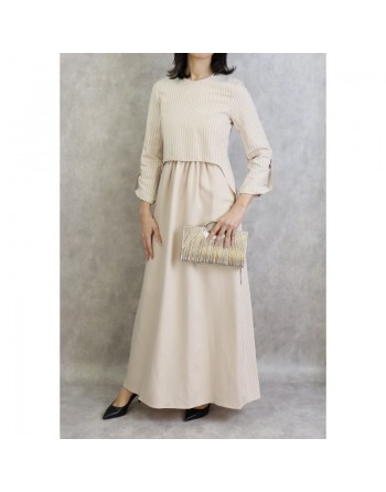 Robe longue pour femme avec de fines rayures de couleur beige 