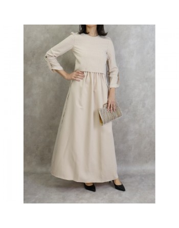 Robe longue pour femme avec de fines rayures de couleur beige 