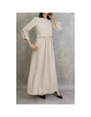 Robe longue pour femme avec de fines rayures de couleur beige 