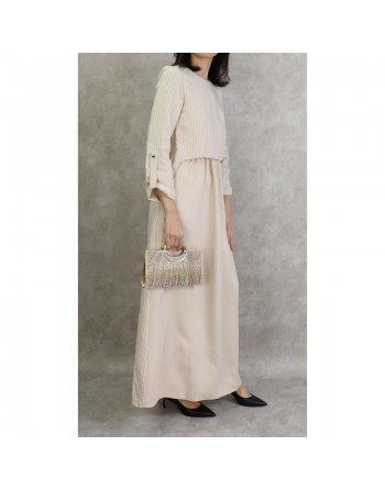 Robe longue pour femme avec de fines rayures de couleur beige 