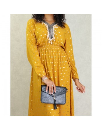 Robe fluide avec motifs dorés broderies et pompons pour femme - Couleur Jaune moutarde 