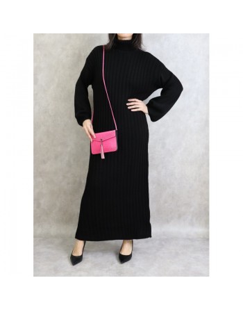 Robe longue à mailles et col roulé de couleur noire idéale pour saison automne-hiver 